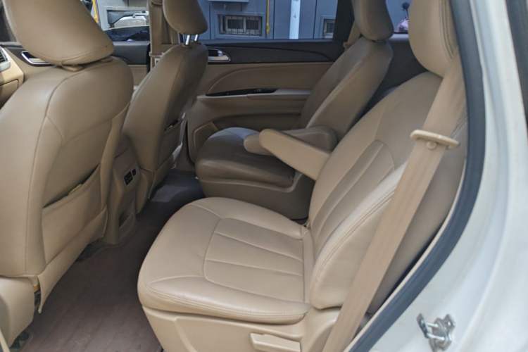 Used Baojun 730 2016 1.5T Manual Standard Version 7 Seats Left Rear Seat