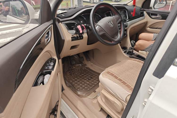 Used Baojun 730 2016 1.5L Manual Comfort Version 7 Seats China V Emission Standard Left Rear Seat