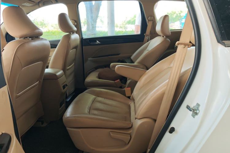Used Baojun 730 2016 1.5L Manual Comfort Version 7 Seats China V Emission Standard Left Rear Seat