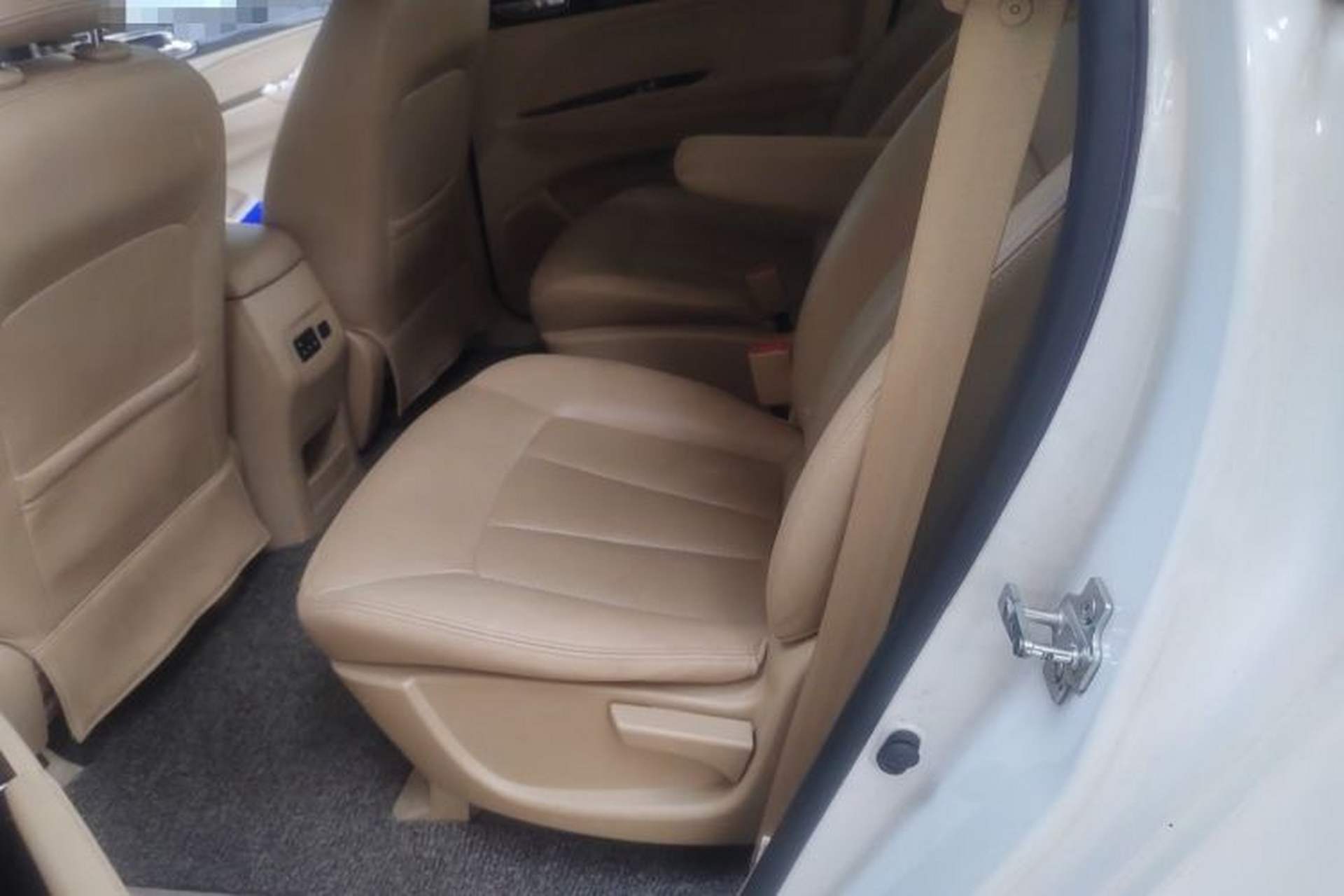 Used Baojun 730 2016 1.5L Manual Comfort Version 7 Seats China V Emission Standard Left Rear Seat