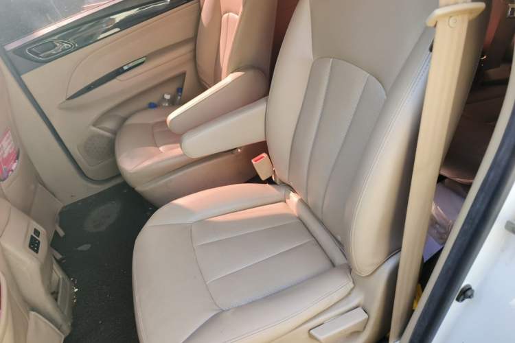 Used Baojun 730 2016 1.5L Manual Comfort Version 7 Seats China V Emission Standard Left Rear Seat