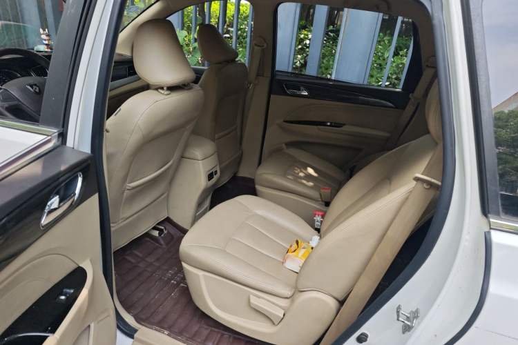 Used Baojun 730 2016 1.5L Manual Comfort Version 7 Seats China V Emission Standard Left Rear Seat