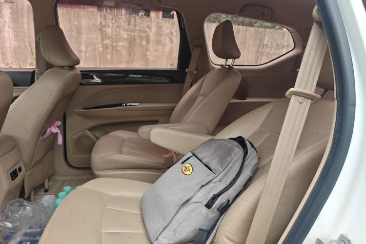 Used Baojun 730 2016 1.8L iAMT Comfort Version 7 Seats Left Rear Seat