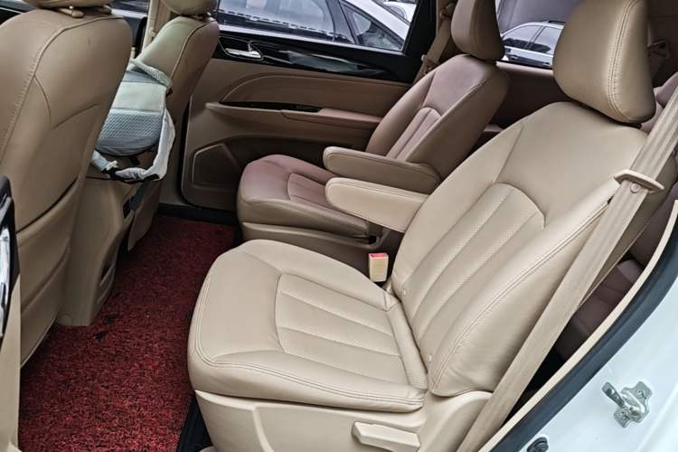 Used Baojun 730 2016 1.8L Manual Luxury Edition 7 Seats Left Rear Seat