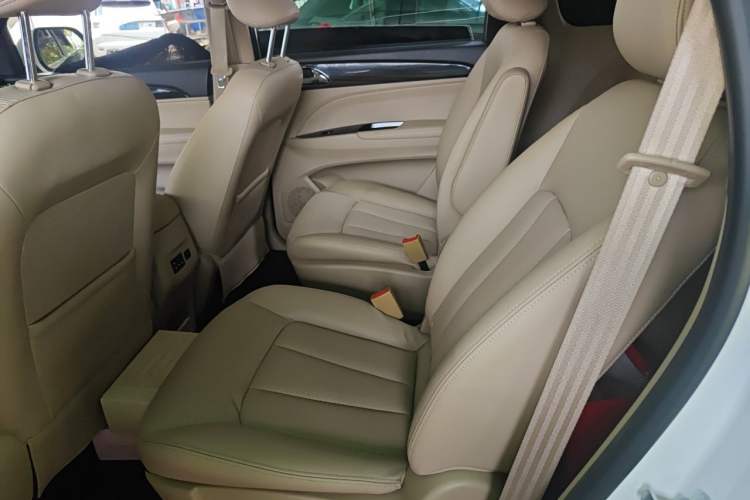 Used Baojun 730 2016 1.5L Manual Comfort Version 7 Seats China V Emission Standard Left Rear Seat