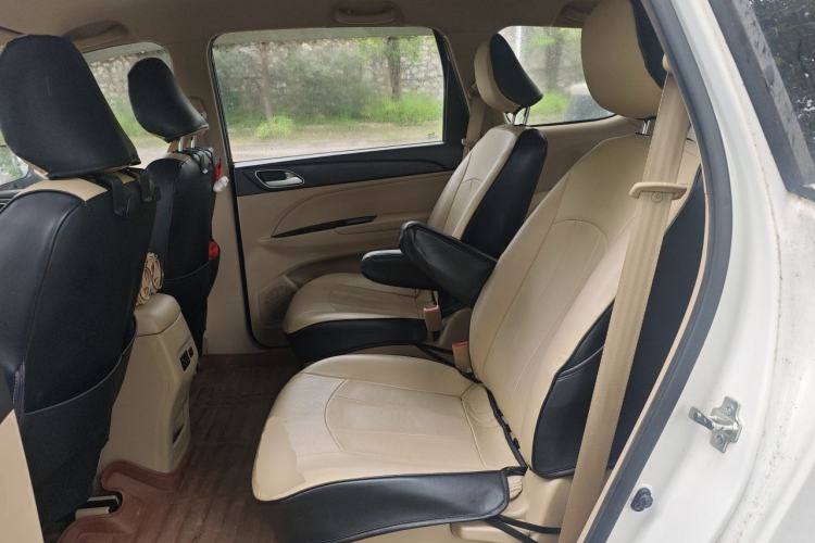 Used Baojun 730 2016 1.5T Manual Standard Version 7 Seats Left Rear Seat