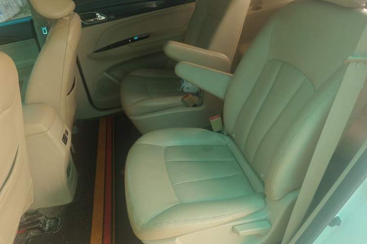 Used Baojun 730 2016 1.5L Manual Comfort Version 7 Seats China V Emission Standard Left Rear Seat