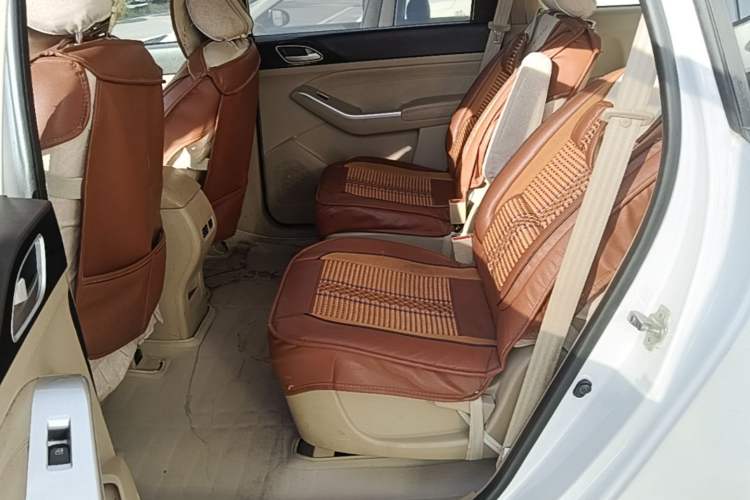 Used Baojun 730 2016 1.5L Manual Value Edition 7 Seats China V Emission Standard Left Rear Seat