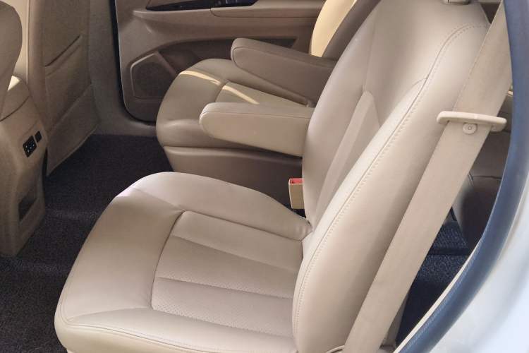 Used Baojun 730 2016 1.8L iAMT Luxury Model 7 Seats Left Rear Seat