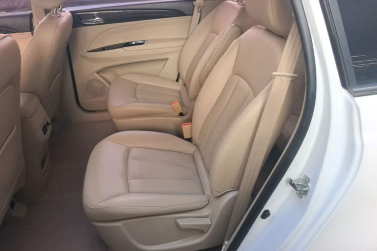 Used Baojun 730 2016 1.8L iAMT Comfort Version 7 Seats Left Rear Seat