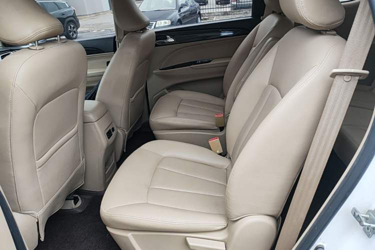 Used Baojun 730 2016 1.5L Manual Comfort Version 7 Seats China V Emission Standard Left Rear Seat