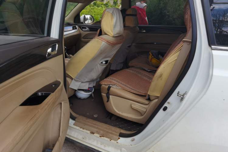 Used Baojun 730 2016 1.5L Manual Comfort Version 7 Seats China V Emission Standard Left Rear Seat