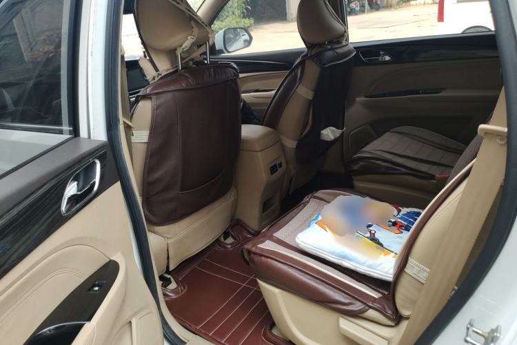 Used Baojun 730 2016 1.5L Manual Comfort Version 7 Seats China V Emission Standard Left Rear Seat