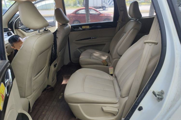 Used Baojun 730 2016 1.5L Manual Comfort Version 7 Seats China V Emission Standard Left Rear Seat