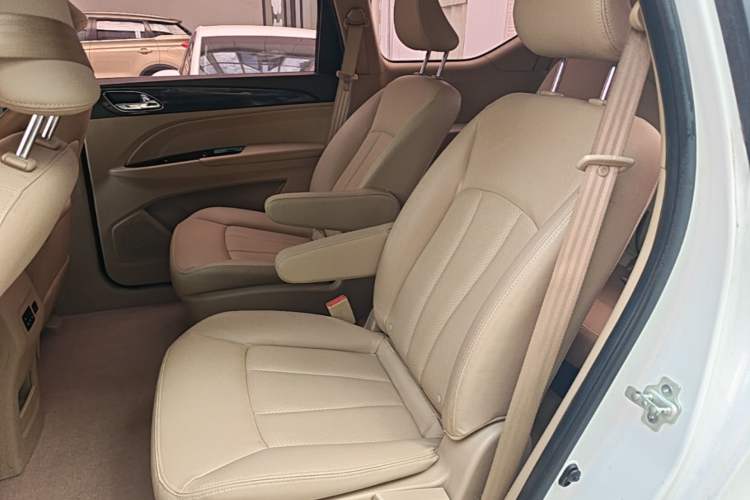 Used Baojun 730 2016 1.5L Manual Comfort Version 7 Seats China V Emission Standard Left Rear Seat