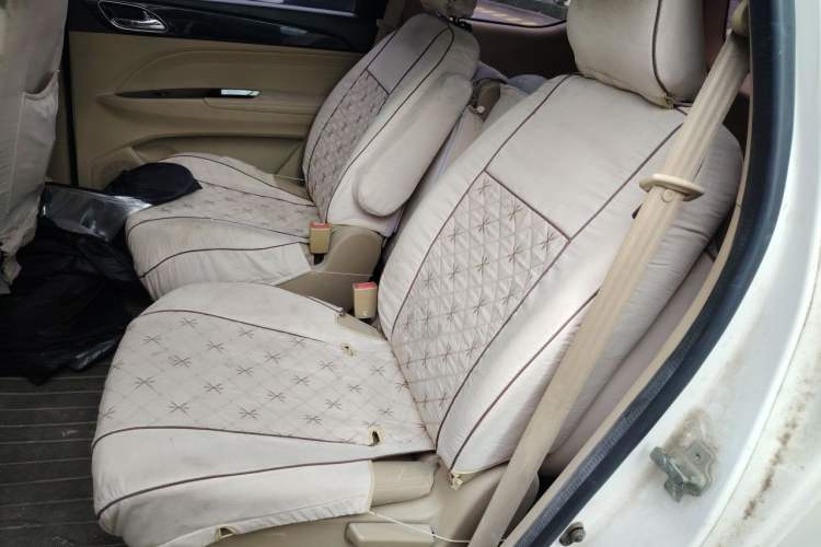 Used Baojun 730 2016 1.5L Manual Comfort Version 7 Seats China V Emission Standard Left Rear Seat