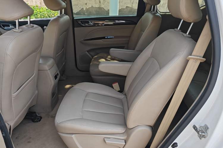 Used Baojun 730 2016 1.5T Manual Luxury Edition 7 Seats Left Rear Seat