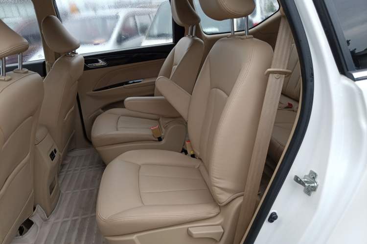 Used Baojun 730 2016 1.8L iAMT Comfort Version 7 Seats Left Rear Seat