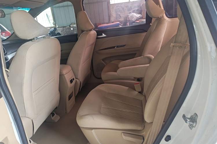 Used Baojun 730 2016 1.5L Manual Standard Version 7 Seats Left Rear Seat