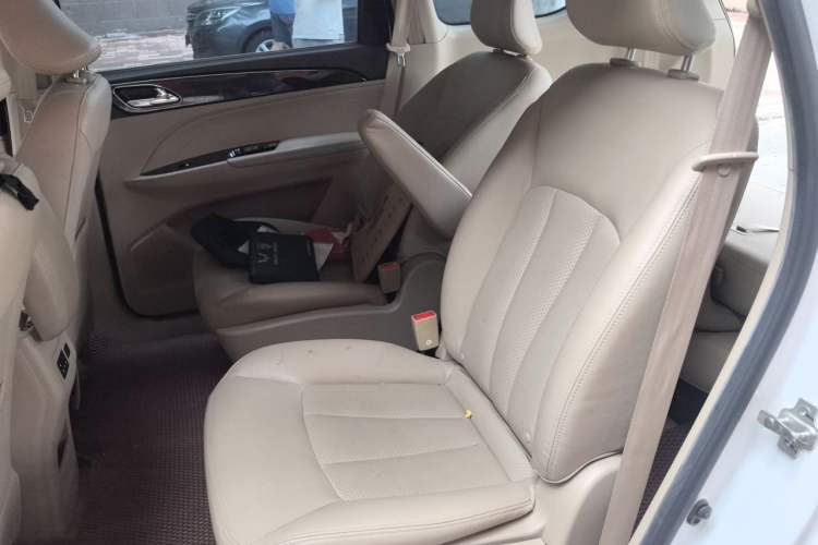 Used Baojun 730 2016 1.5T Manual Comfort Version 7 Seats Left Rear Seat