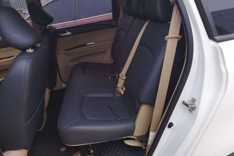 Used Baojun 730 2016 Revised Version 1.5L Manual Standard Model 5 Seats Left Rear Seat