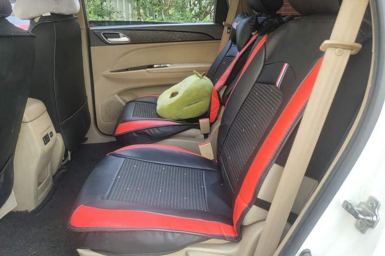 Used Baojun 730 2016 1.5L Manual Standard Version 7 Seats Left Rear Seat