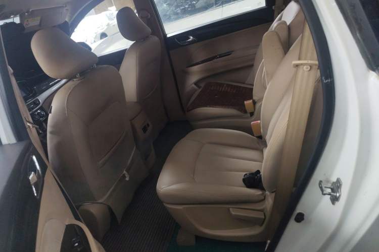 Used Baojun 730 2016 1.5L Manual Comfort Version 7 Seats China V Emission Standard Left Rear Seat