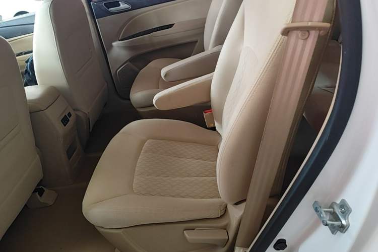 Used Baojun 730 2016 1.5L Manual Value Edition 7 Seats China V Emission Standard Left Rear Seat
