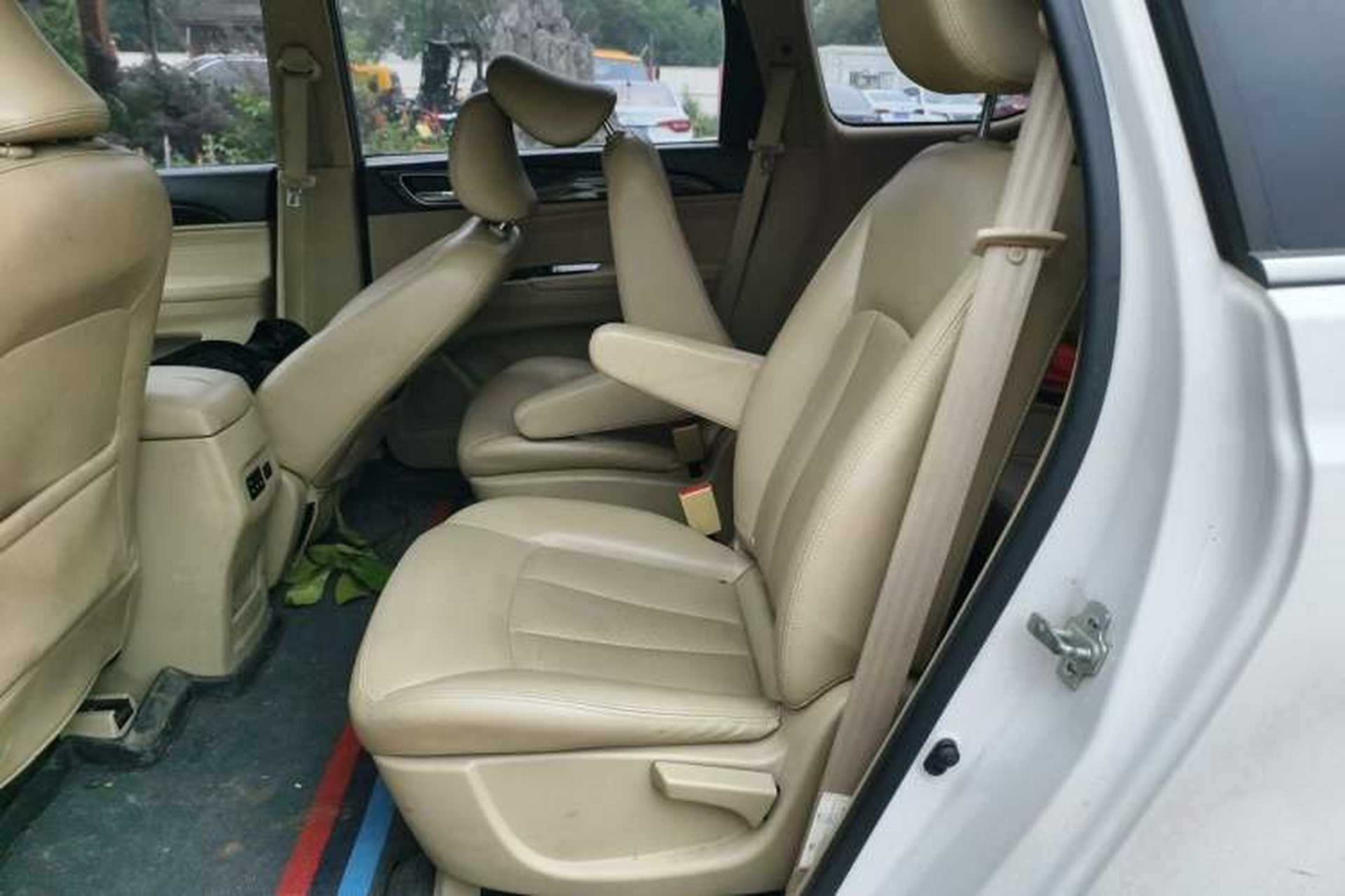 Used Baojun 730 2016 1.5L Manual Comfort Version 7 Seats China V Emission Standard Left Rear Seat