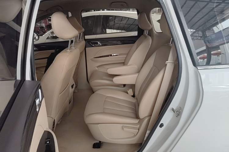 Used Baojun 730 2016 1.5L Manual Comfort Version 7 Seats China V Emission Standard Left Rear Seat