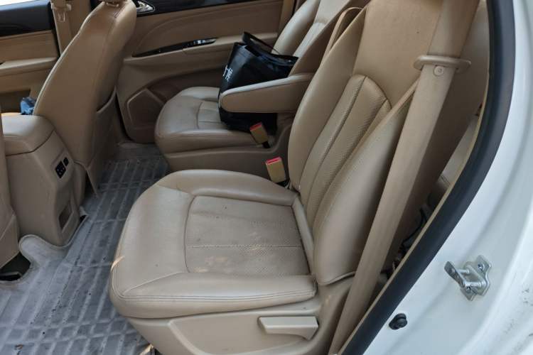 Used Baojun 730 2016 1.5L Manual Comfort Version 7 Seats China V Emission Standard Left Rear Seat