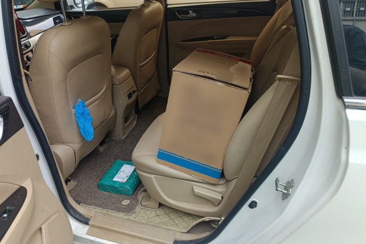 Used Baojun 730 2016 1.5T Manual Comfort Version 7 Seats Left Rear Seat