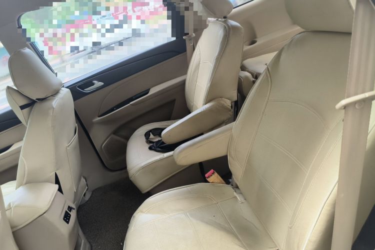 Used Baojun 730 2016 Revised 1.5L Manual Standard Version 7 Seats China V Emission Standard Left Rear Seat