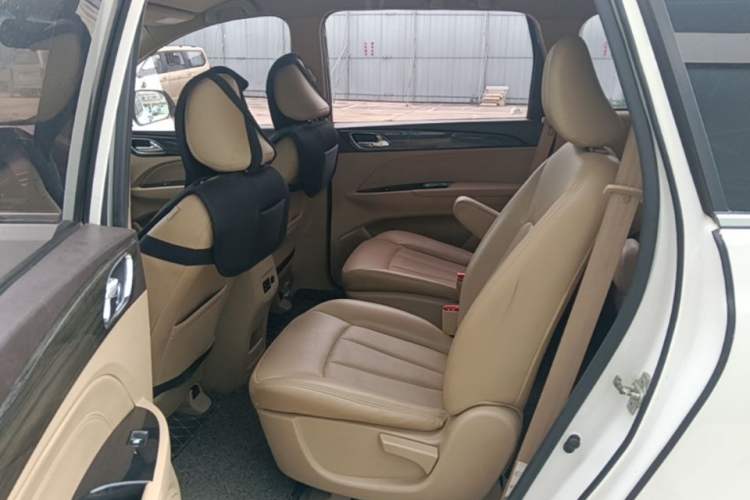 Used Baojun 730 2016 1.5L Manual Comfort Version 7 Seats China V Emission Standard Left Rear Seat