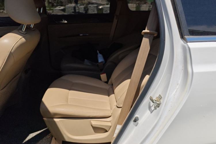 Used Baojun 730 2016 1.5L Manual Comfort Version 7 Seats China V Emission Standard Left Rear Seat