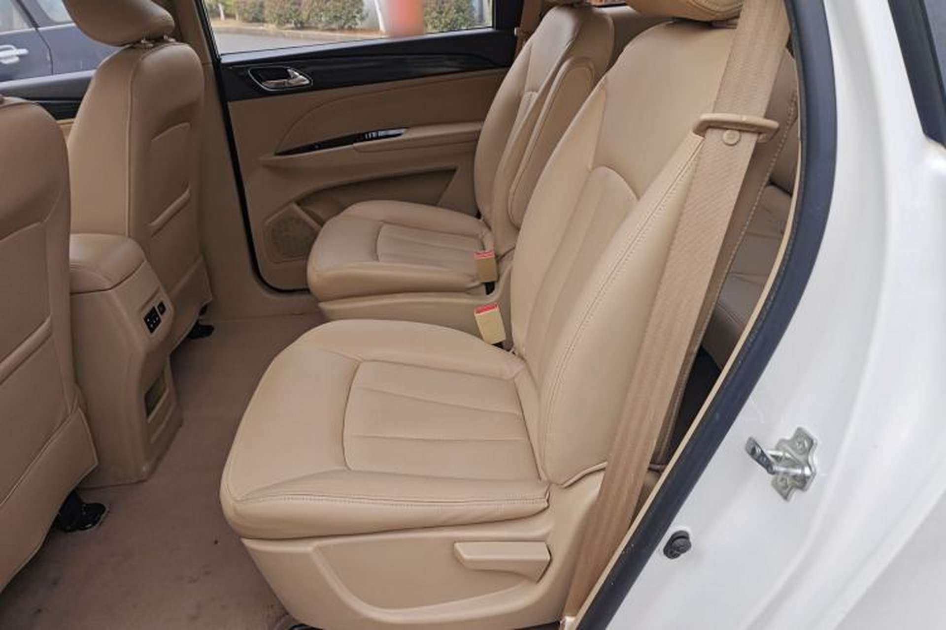 Used Baojun 730 2016 1.5L Manual Comfort Version 7 Seats China V Emission Standard Left Rear Seat