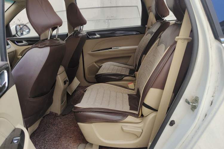 Used Baojun 730 2016 1.8L Manual Comfort Version 7 Seats Left Rear Seat