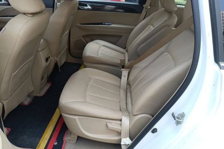Used Baojun 730 2016 1.5L Manual Comfort Version 7 Seats China V Emission Standard Left Rear Seat