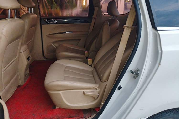 Used Baojun 730 2016 1.5L Manual Comfort Version 7 Seats China V Emission Standard Left Rear Seat