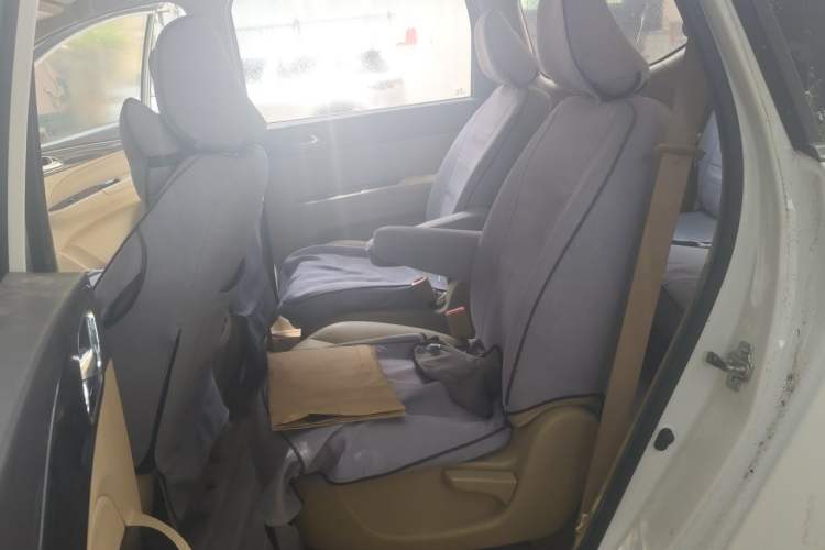 Used Baojun 730 2016 1.5T Manual Comfort Version 7 Seats Left Rear Seat