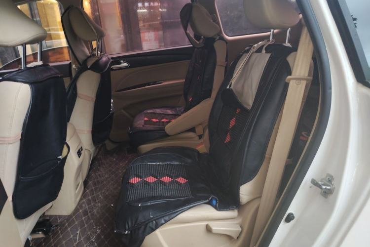 Used Baojun 730 2016 Revised 1.5L Manual Standard Version 7 Seats China V Emission Standard Left Rear Seat