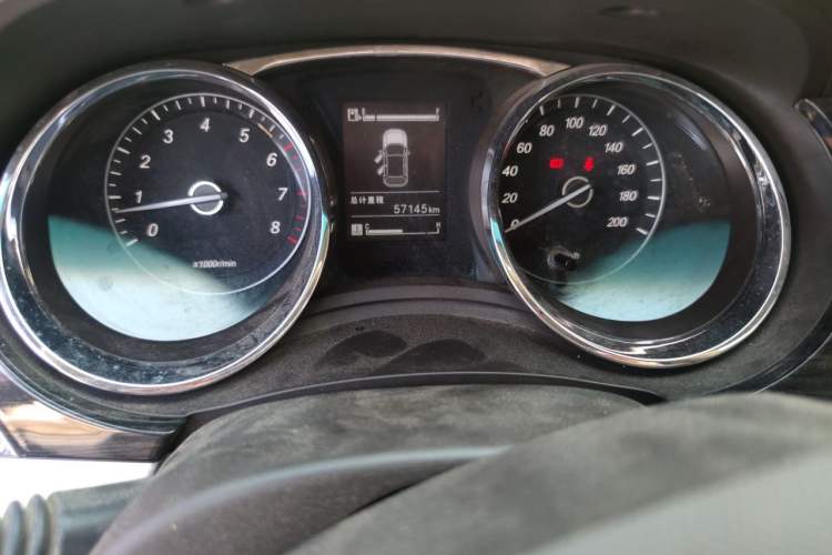 Used Baojun 730 2016 1.5L Manual Luxury Edition 7 Seats Odometer Close Up
