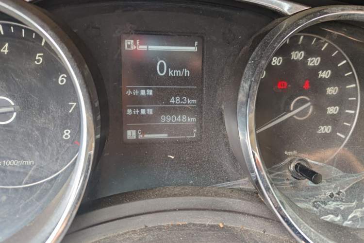 Used Baojun 730 2016 1.5L Manual Comfort Version 7 Seats China V Emission Standard Odometer Close Up