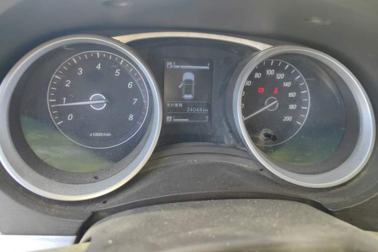 Used Baojun 730 2016 Revised 1.5L Manual Standard Version 7 Seats China V Emission Standard Odometer Close Up