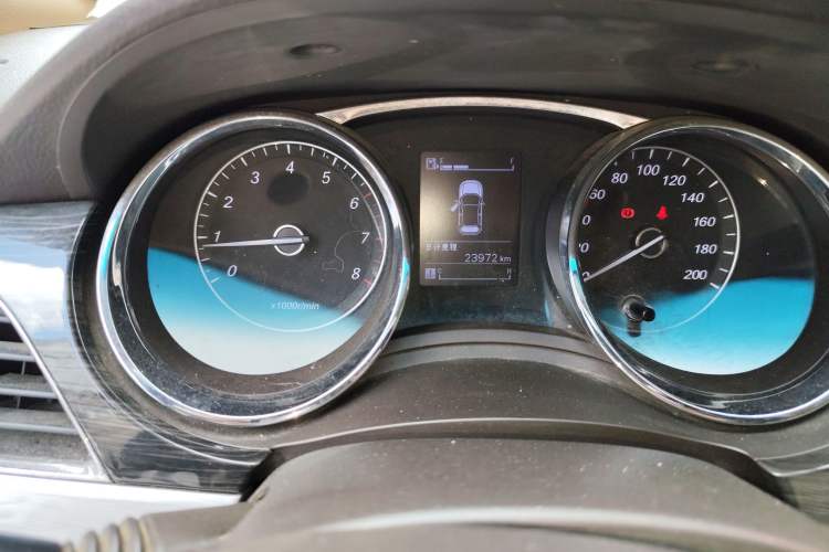 Used Baojun 730 2016 1.5T Manual Comfort Version 7 Seats Odometer Close Up