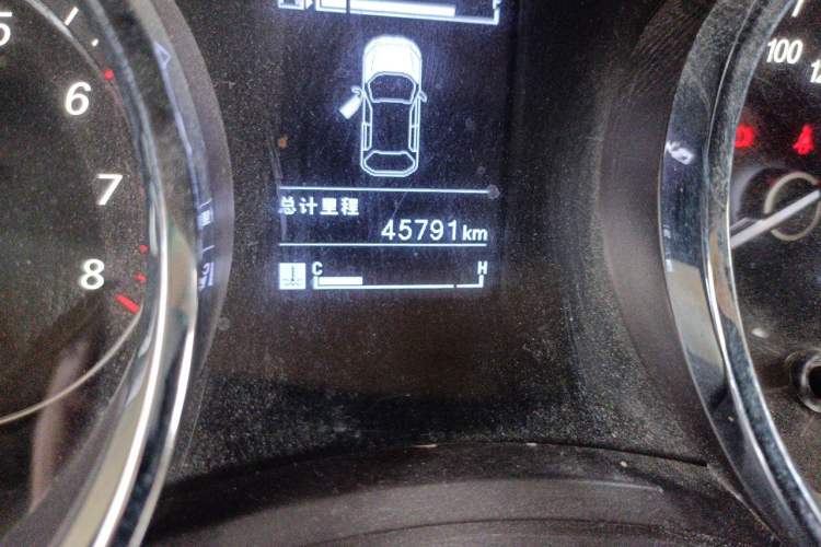 Used Baojun 730 2016 1.5L Manual Comfort Version 7 Seats China V Emission Standard Odometer Close Up