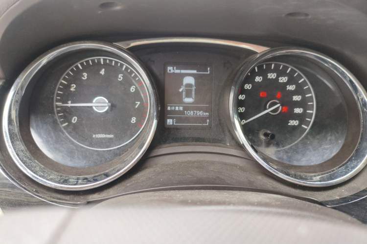 Used Baojun 730 2016 1.5L Manual Luxury Edition 7 Seats Odometer Close Up