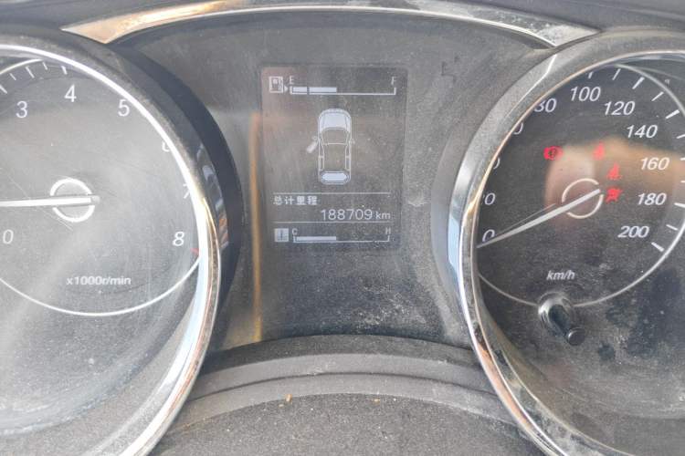 Used Baojun 730 2016 1.5L Manual Comfort Version 7 Seats China V Emission Standard Odometer Close Up