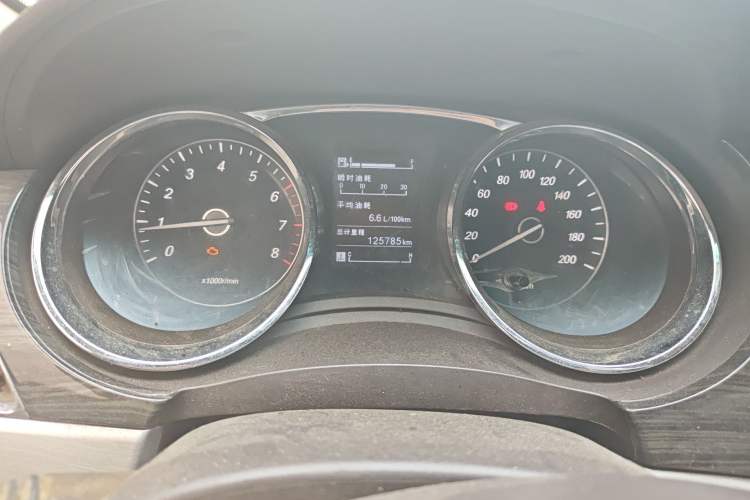 Used Baojun 730 2016 1.5T Manual Comfort Version 7 Seats Odometer Close Up
