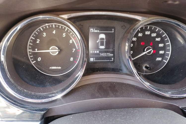 Used Baojun 730 2016 1.8L Manual Comfort Version 7 Seats Odometer Close Up